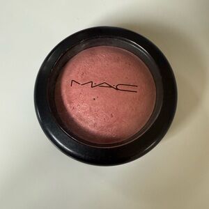 Mineralize Powder Blush color Dainty